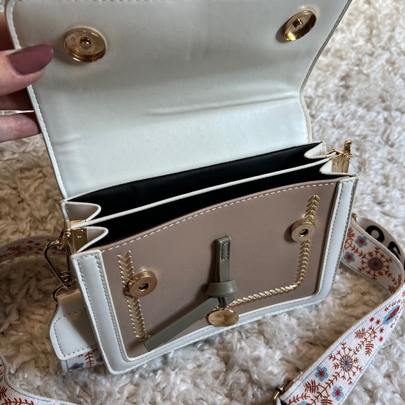 Green beige and cream thick strap snap purse - Picture 4 of 6